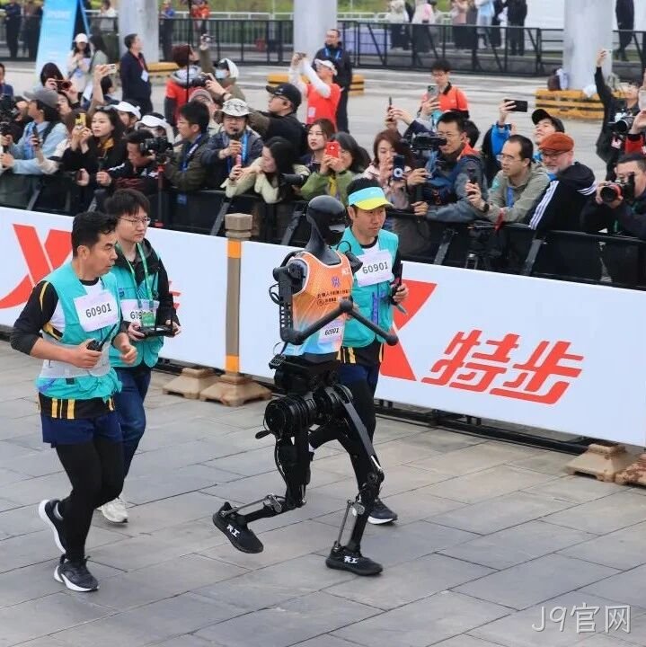 全球首个，人形机器人“跑团”在亦庄！2025北京亦庄半程马拉松暨人形机器人半程马拉松圆满举办